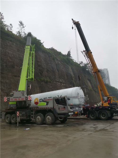 尼木县“不怕风雨冻”—— 吊车的 “恶劣环境适应” 技术